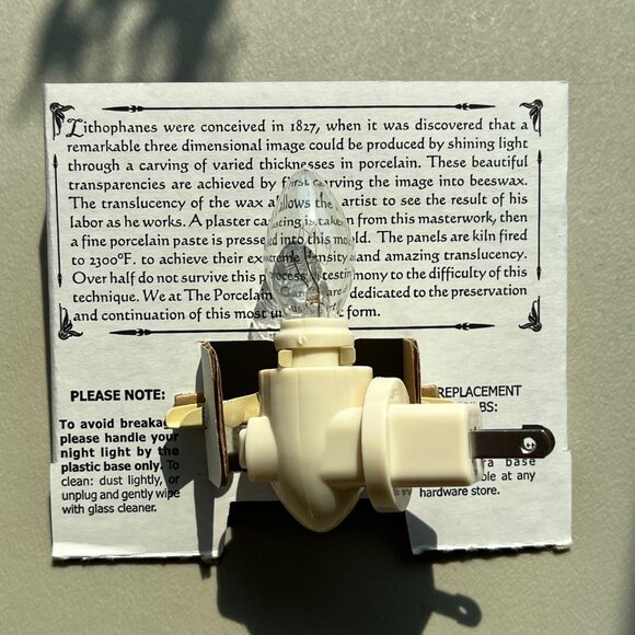 The Porcelain Garden Night Light Lithophane Wolf Wolves Curved USA NEW - Picture 6 of 9